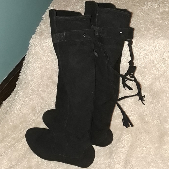 Black faux suede knee boot - Picture 4 of 4